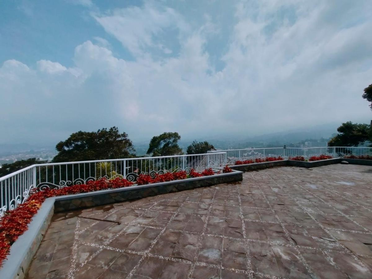 Villa Santika Puncak Pass Cimacan ภายนอก รูปภาพ