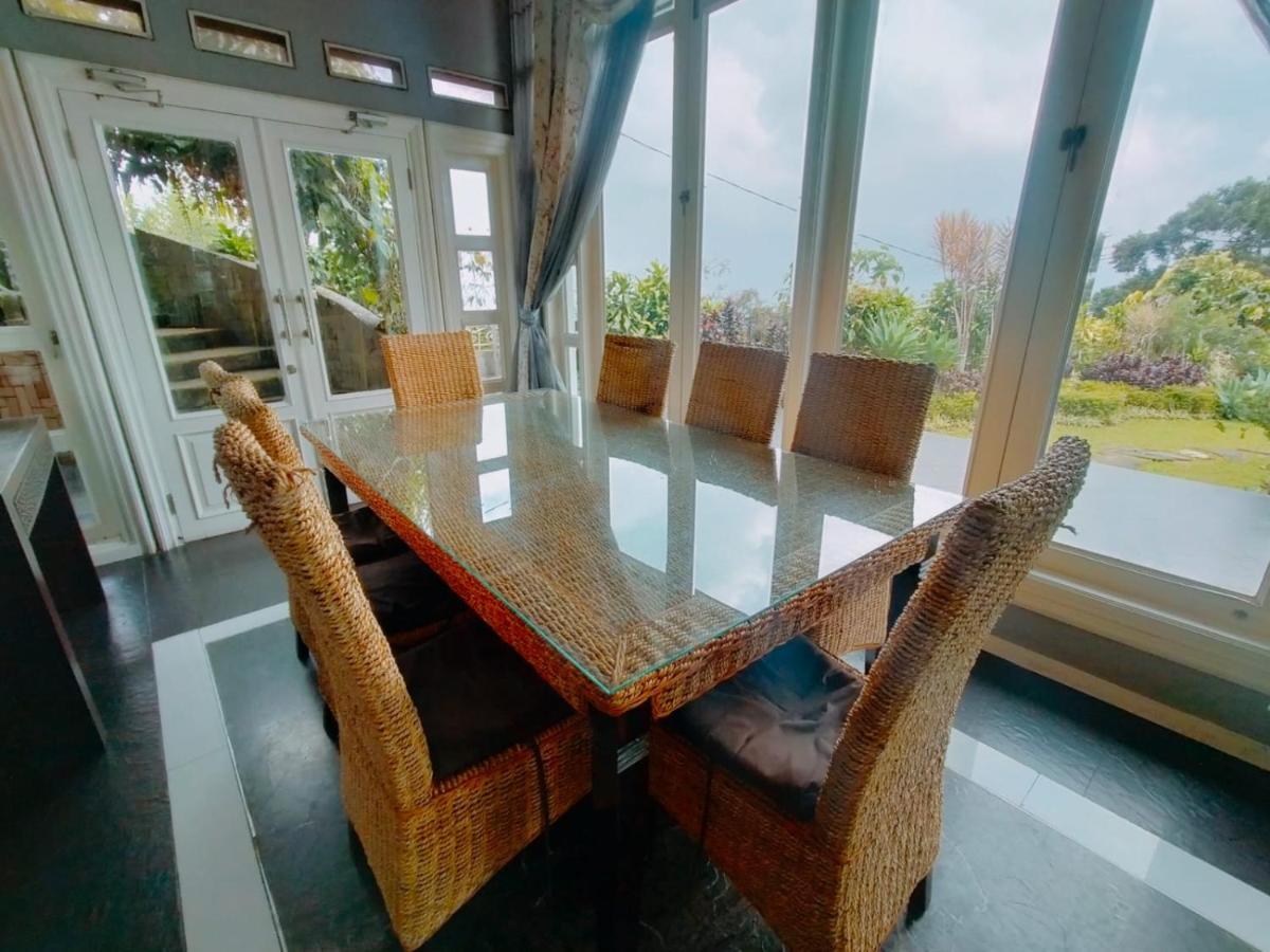 Villa Santika Puncak Pass Cimacan ภายนอก รูปภาพ