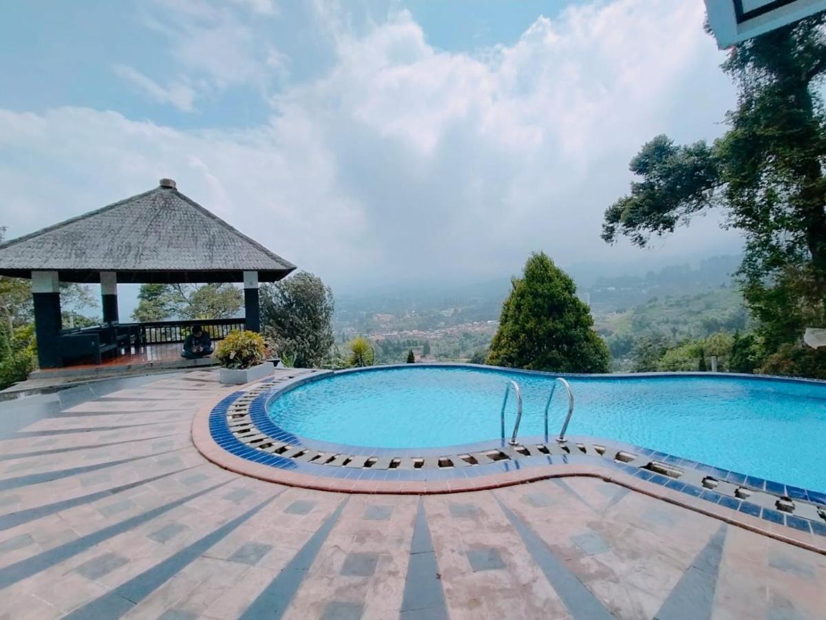 Villa Santika Puncak Pass Cimacan ภายนอก รูปภาพ