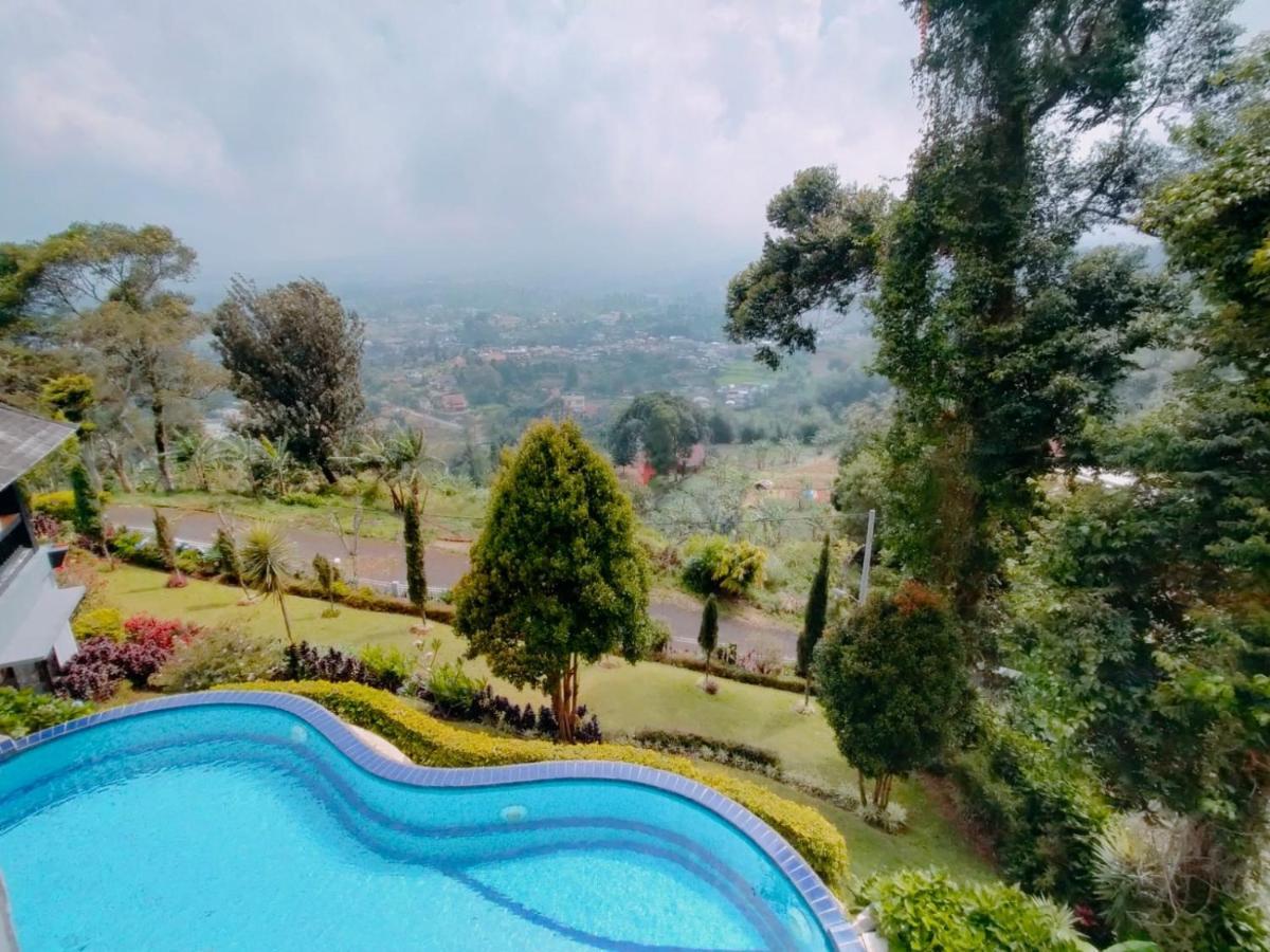 Villa Santika Puncak Pass Cimacan ภายนอก รูปภาพ